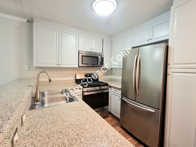 Building Photo - 5525 Canoga Ave
