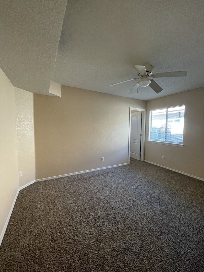 Building Photo - 3425 Scarlet Point Dr