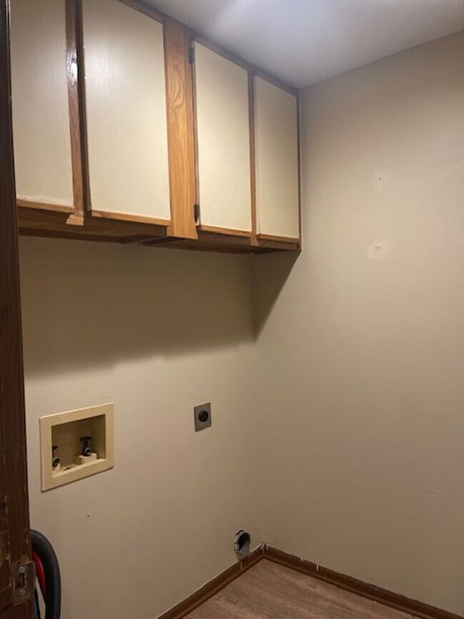 Building Photo - 108 W Olive St