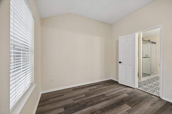 Building Photo - 7 Wineberry Pl