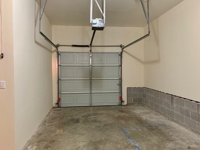 Building Photo - JUST REDUCED...UNDER $1400!!-3 Bed/2 Bath Duplex With Attached Garage in Lovely College Park!