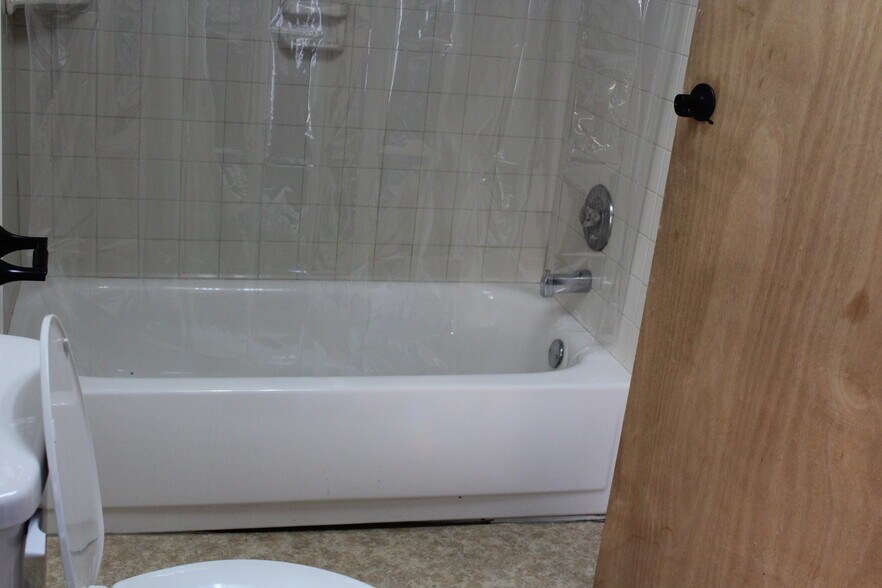 Bathtub - 6326 NY-23