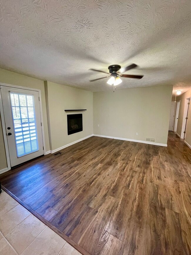 Building Photo - Beautiful newly remodeled home on over 3 a...