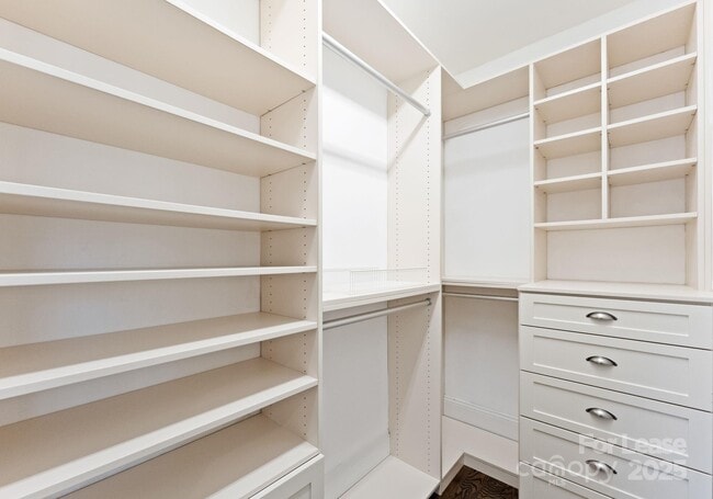 Building Photo - 3125 Pinehurst Pl
