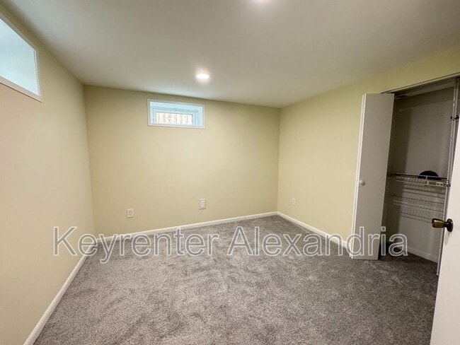 Building Photo - 2826 James Dr