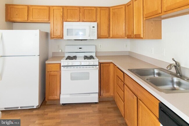 Building Photo - 7505 Calderon Ct