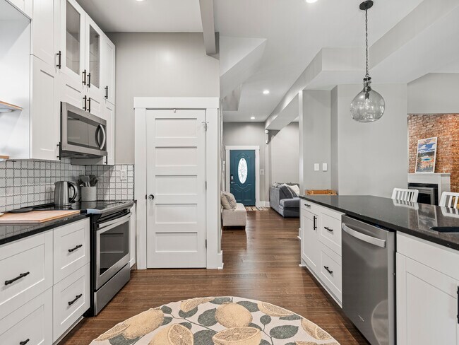 Building Photo - 622 N Hamilton Ave