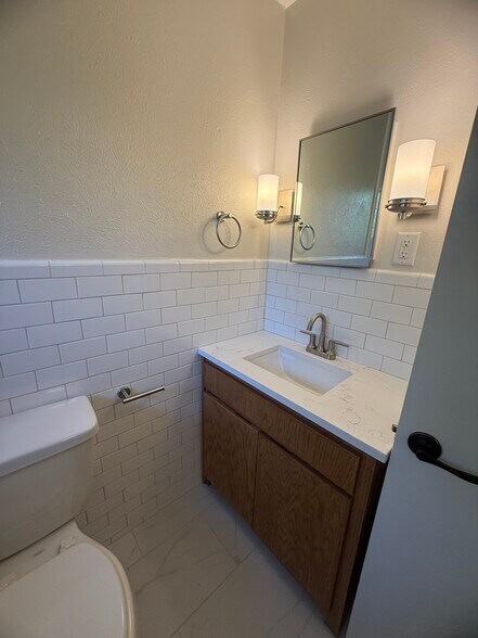 Building Photo - 1201 N Austin St