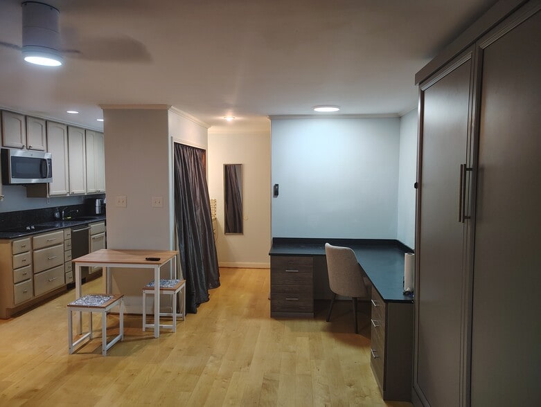 Building Photo - 100 Lorenz Rd