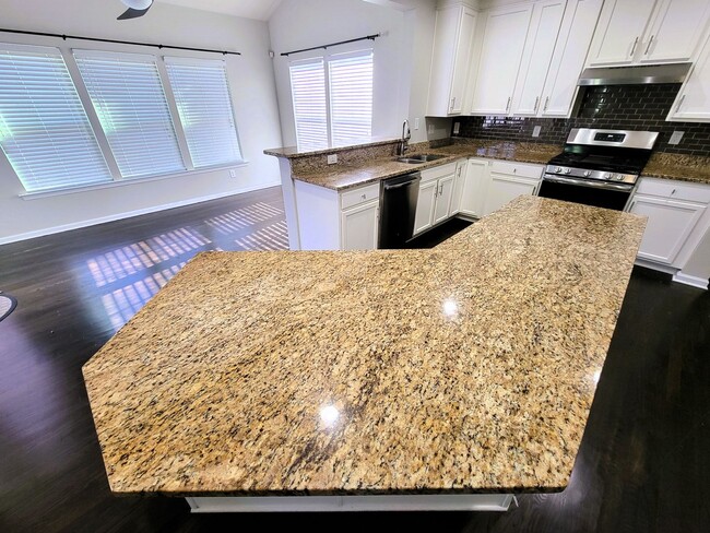 Building Photo - Large 2 story transitional in highly sough...