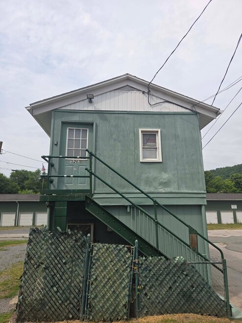 Building Photo - 526 Necessity St