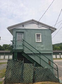 Building Photo - 526 Necessity St