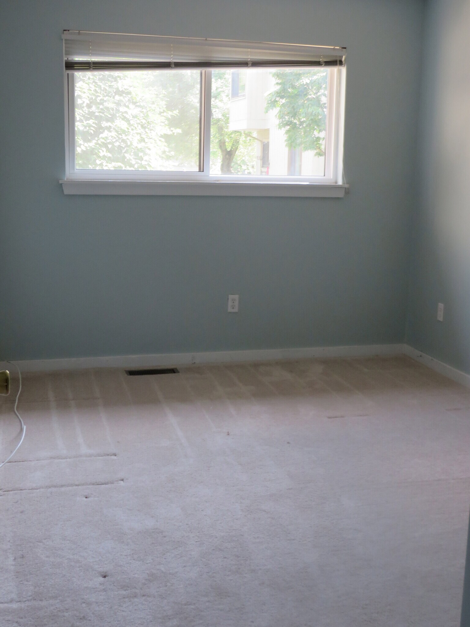 Building Photo - 16 Greenbriar Dr