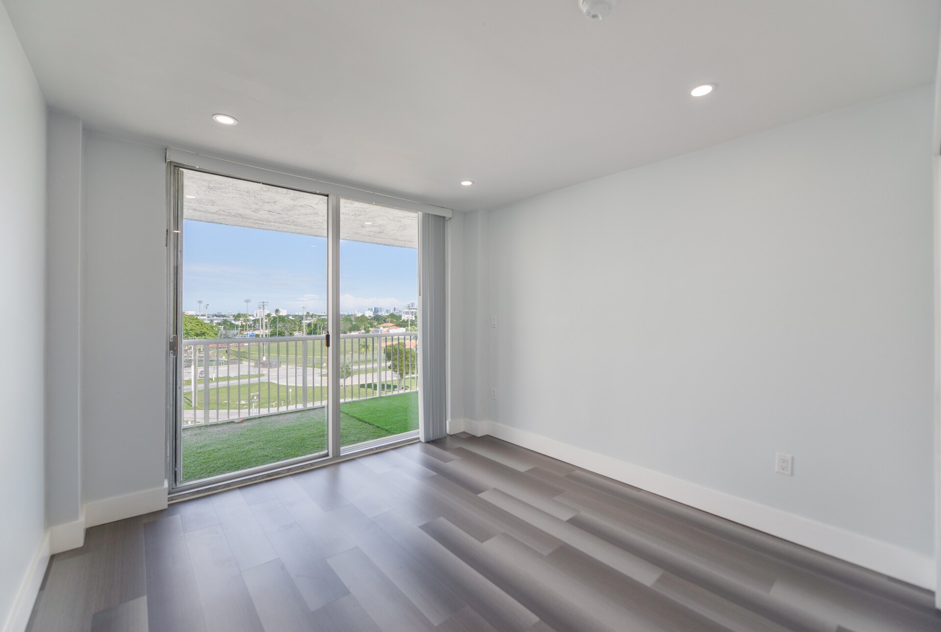 Building Photo - 1800 W 24th St