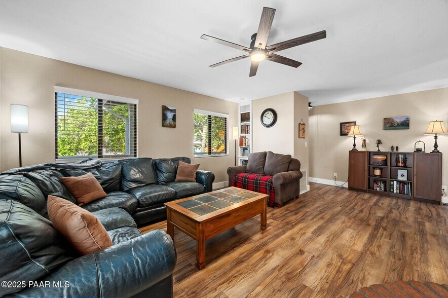 Building Photo - 510 S Skyview Dr