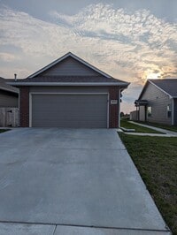 Building Photo - 8012 E 34th Ct S