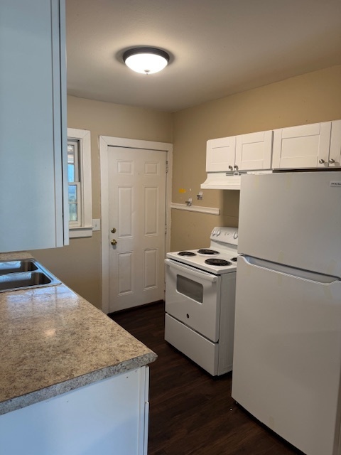 Building Photo - 2BR/1BA home on corner lot in north Nashvi...