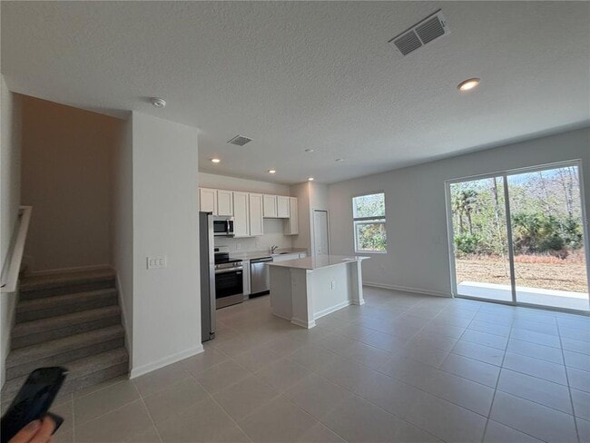 Building Photo - 2799 Skyline Lp