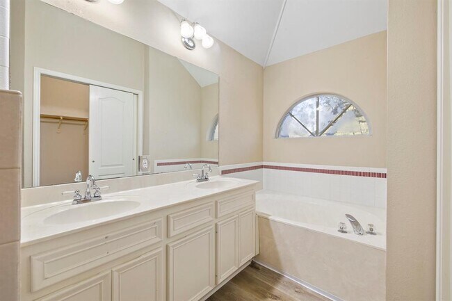 Building Photo - 3937 Kristencreek Ln