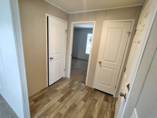 Building Photo - 5201 Chantelle Dr