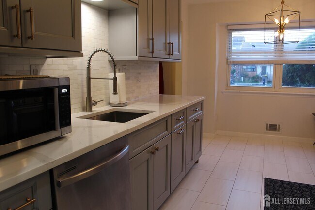 Building Photo - 707 Merrywood Dr