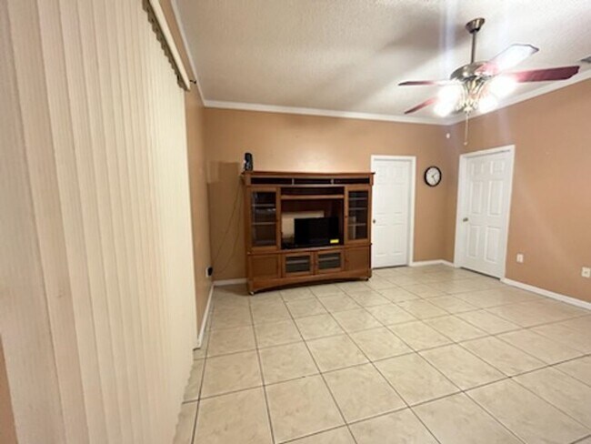 Building Photo - Kissimmee Home