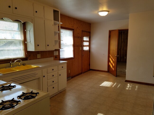 Building Photo - 2209 Franklin St