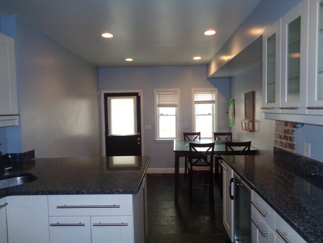 Building Photo - 2727 Hudson St