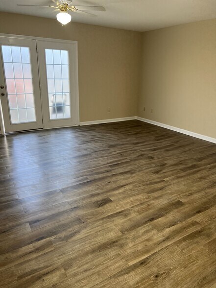Building Photo - 2057 Leland Dr