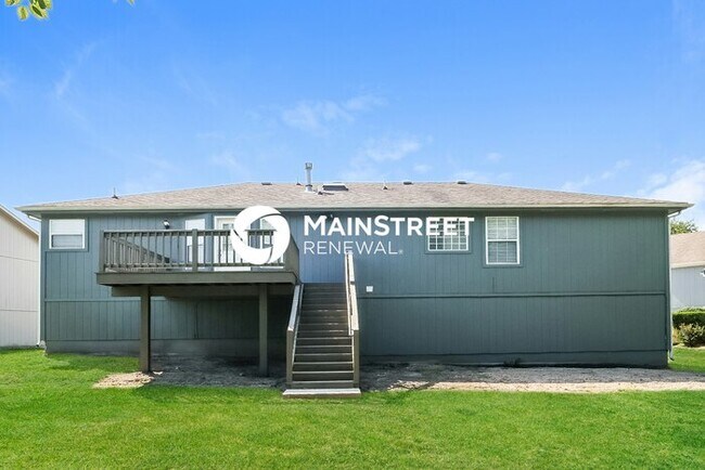 Building Photo - 3 Bedroom Pet-Friendly Home in LEES SUMMIT, MO with Main Street Renewal