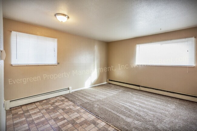 Building Photo - 1301 Burton Ct