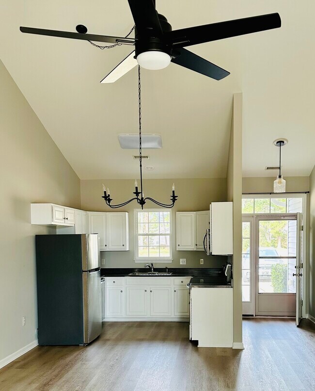 Building Photo - South Harbor Village