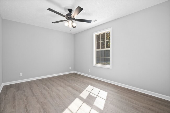 Building Photo - Beautiful Home For Rent in Country Like Setting!