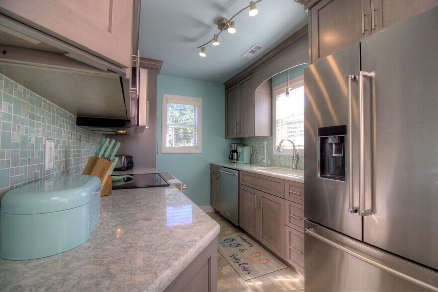 Building Photo - 9689 Stillwater Ct