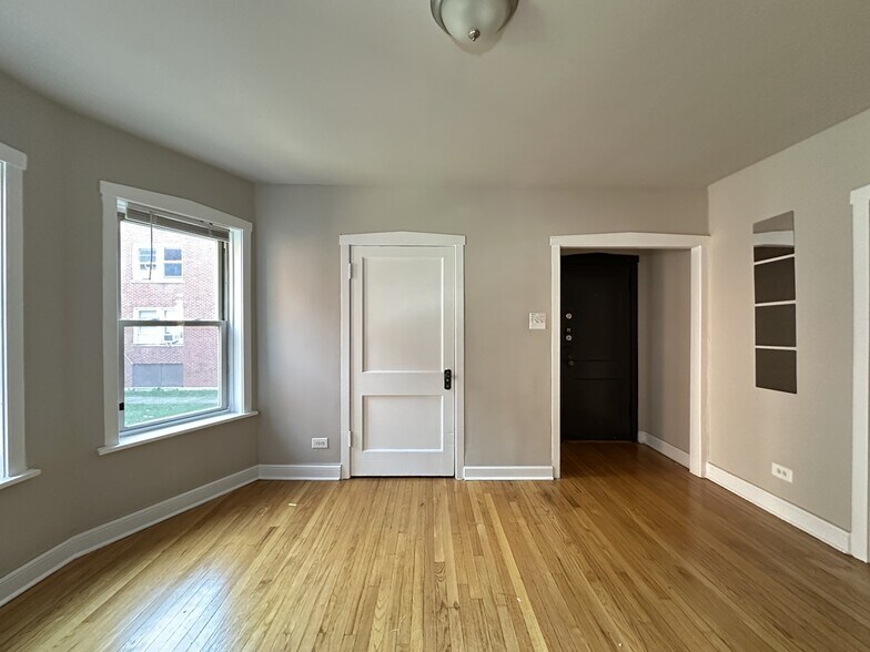 Building Photo - 4031 W Melrose St