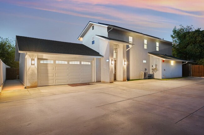 Building Photo - 1219 Denver Ln