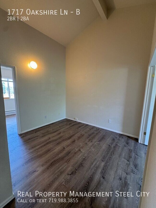 Building Photo - 1717 Oakshire Ln