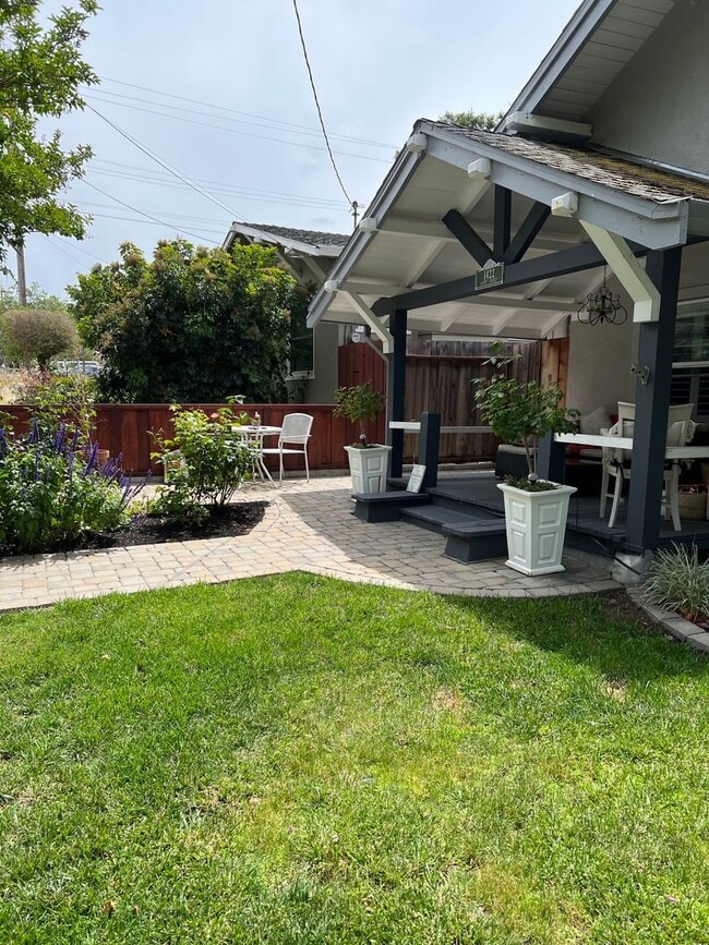 Building Photo - 1422 Court St