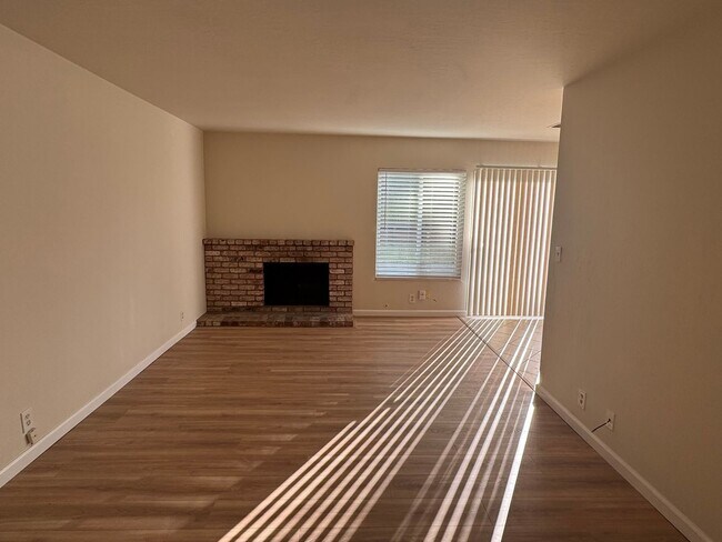 Building Photo - Spacious Hercules Home Near Parks & Schools with Large Backyard