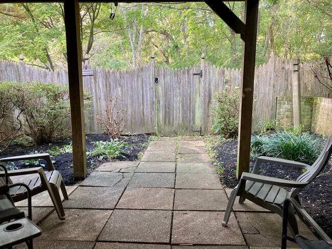 your own fenced in yard - 500 Meadow Hall Dr