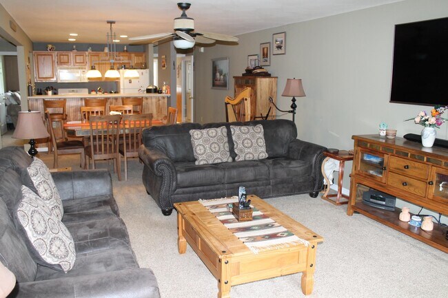 Building Photo - 26 Whiteoak Ln