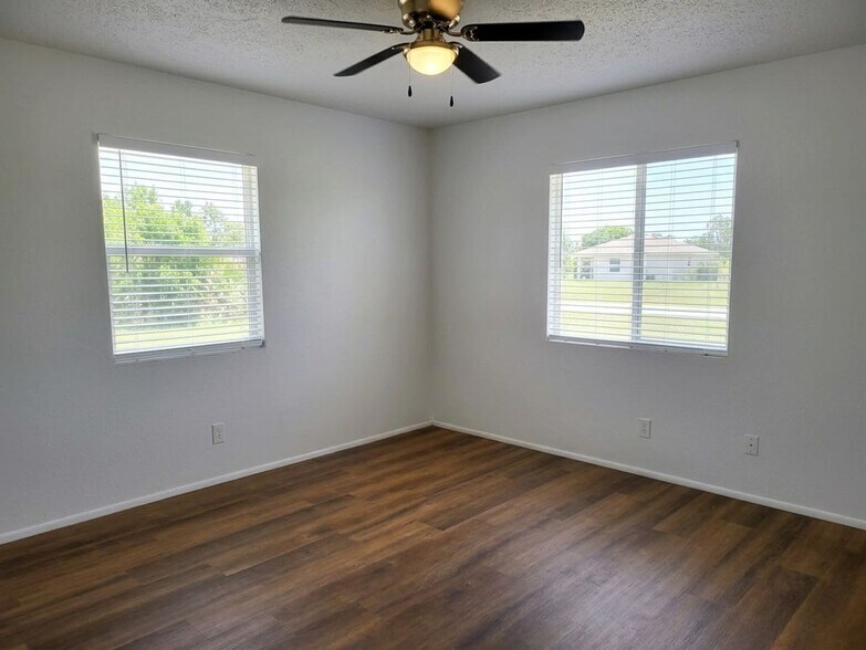 Building Photo - Charming 3BR/2BA House in Lehigh MOVE IN SPECIAL 50% OFF FIRST MONTH RENT!