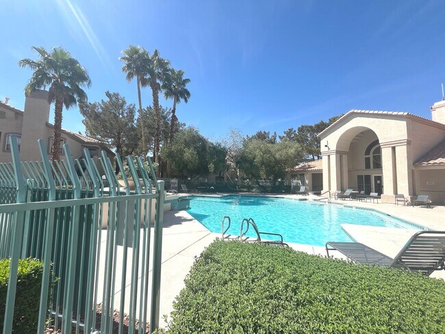 Building Photo - 2 bed, 2 bath condo located in gated community w/lush landscaping, 2 pools, spas, BBQ areas & clu...