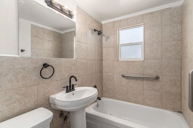 Building Photo - Charming, Updated 3 Bed Spokane Home with/...