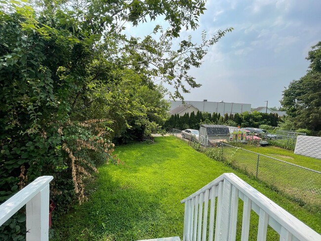 Building Photo - Spacious 4 Bedroom Twin FOR RENT in Bridge...