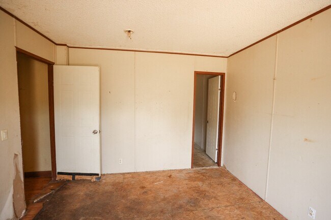 Building Photo - 120 Aker Holt Rd