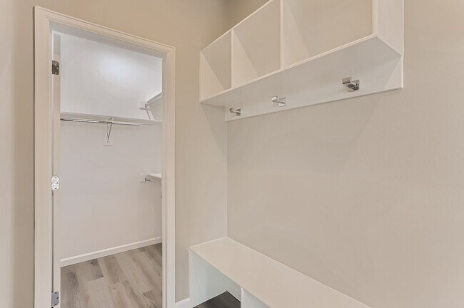 Building Photo - Modern 5 Bedroom Home for Rent!