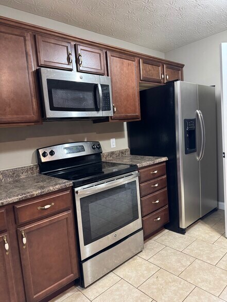 Building Photo - 6068 Lauren Ln