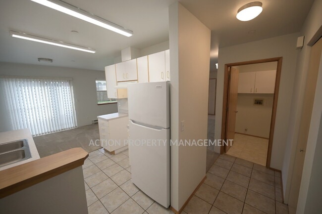 Building Photo - 2 bed, 2 bath, 1 car garage- water, sewer and yard care included!