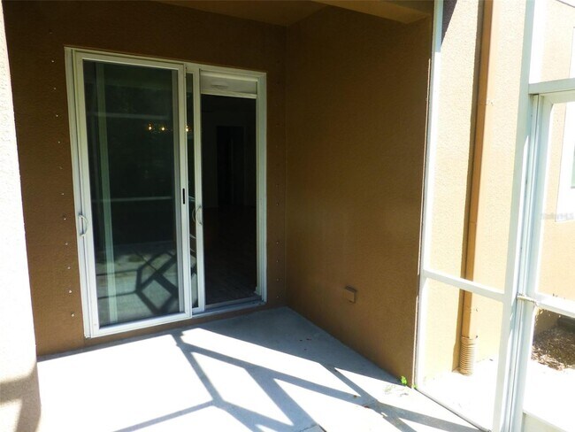 Building Photo - South Hampton Townhome